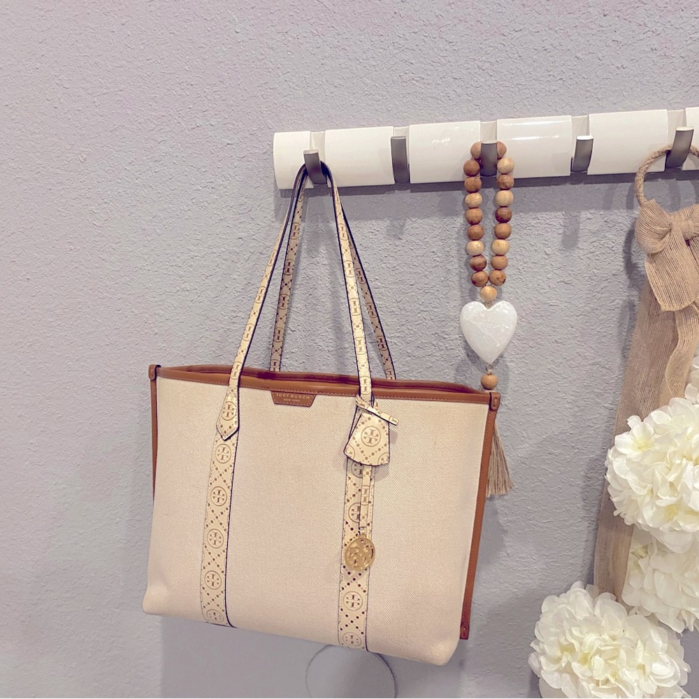 Beautiful Tori Burch Cream Bag -Great Condition